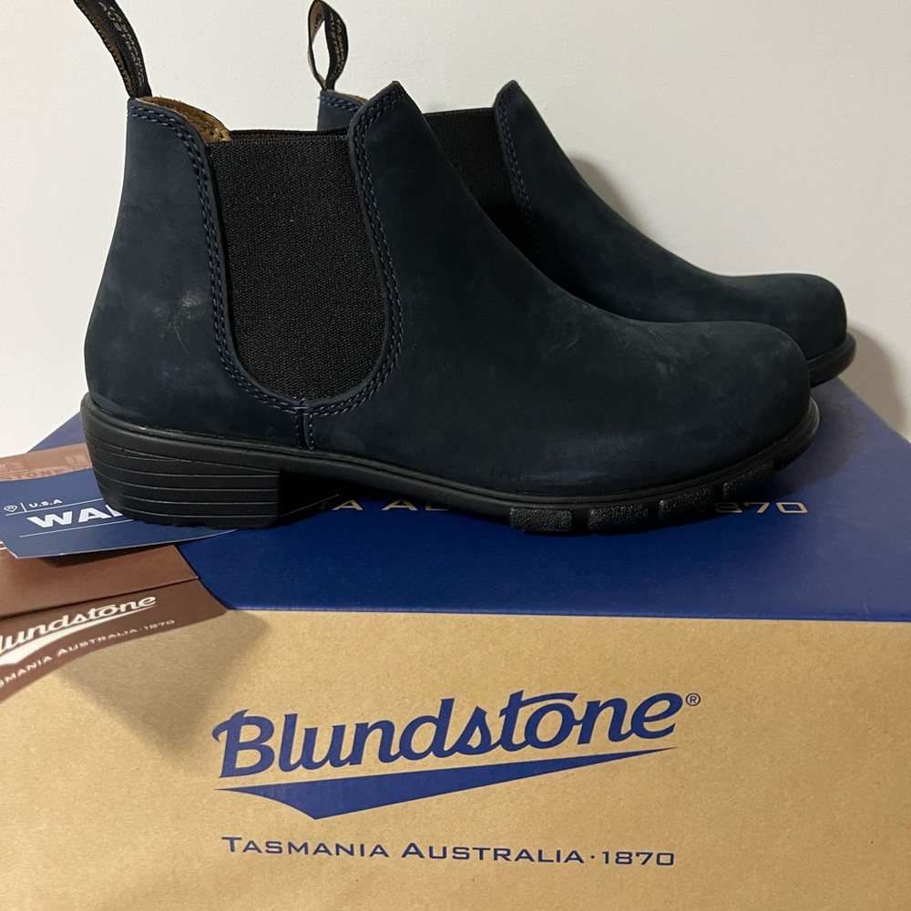 Blundstone 1975 Chelsea Booties. Brand new women’s size 7.5